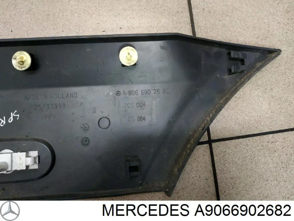 Listwa ochronna błotnika tylnego prawego Mercedes A9066902682 cena, od 59,59 USD