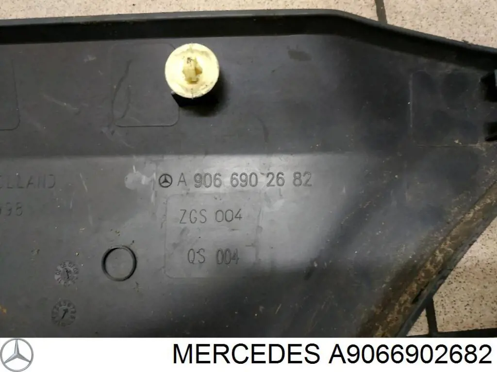 Do koszyka A9066902682 Mercedes Listwa ochronna błotnika tylnego prawego