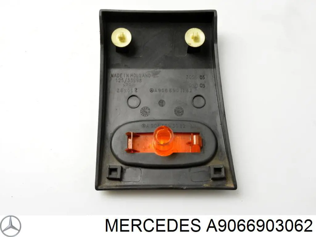 Nakładka słupka nadwozia zewnętrzna przednia lewa 9066901182 Mercedes