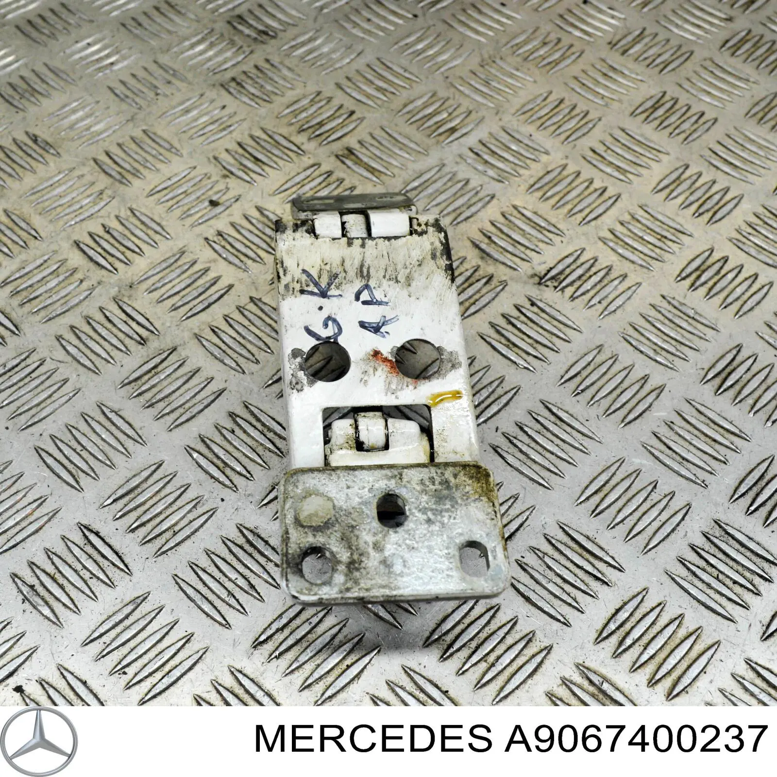 A9067400237 Mercedes Zawias drzwi tylnych (skrzydłowych) lewy dolny