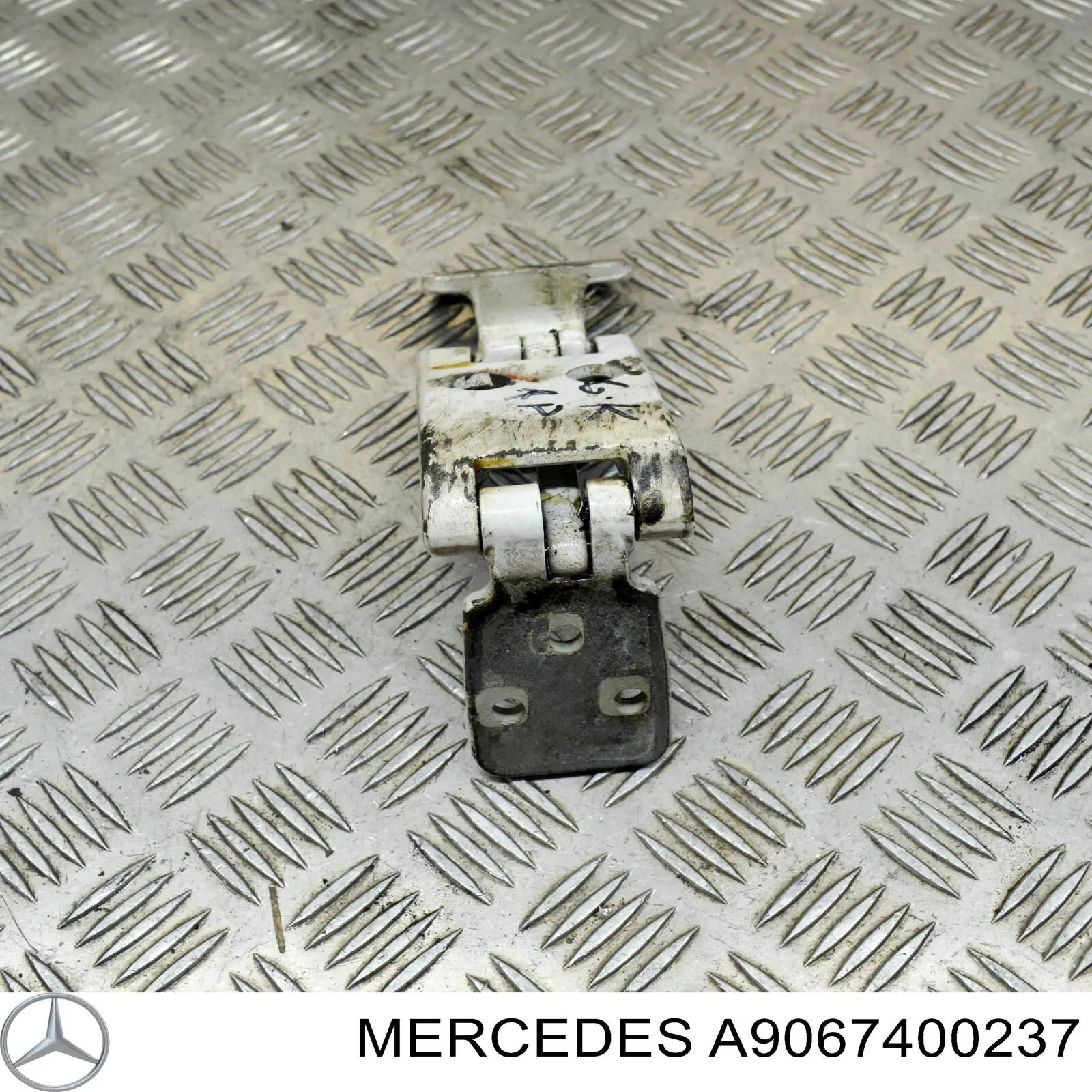 Zawias drzwi tylnych (skrzydłowych) lewy dolny Mercedes A9067400237 cena, od 70,37 USD