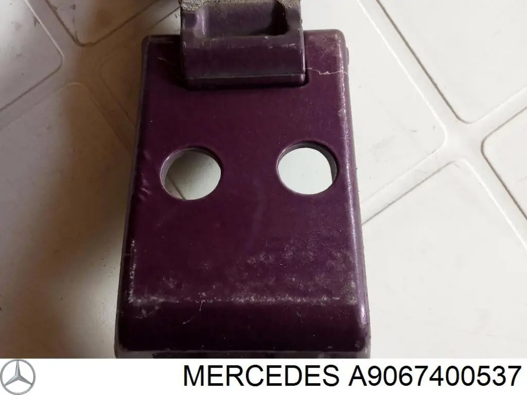Zawias drzwi tylnych (skrzydłowych) prawy górny Mercedes A9067400537 cena, od 73,16 USD