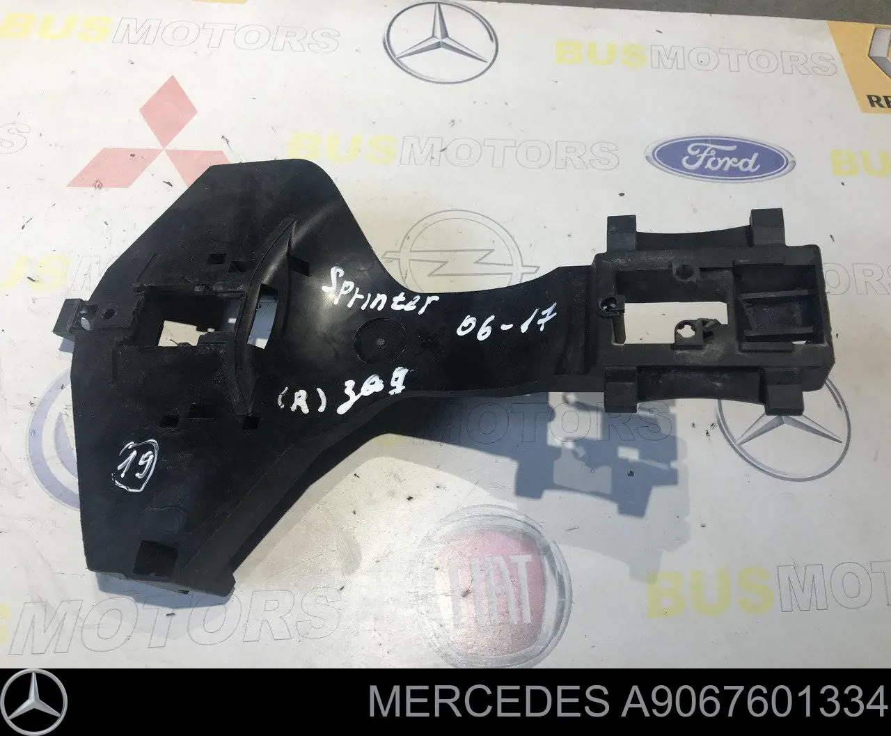 A9067601334 Mercedes Pałąk zewnętrznej klamki drzwi tylnych prawych skrzydłowych