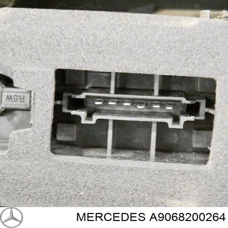 Lampa zespolona tylna prawa Mercedes A9068200264 cena, od 79,13 USD