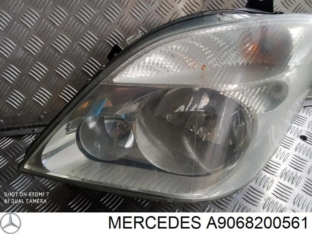 Reflektor lewy Mercedes A9068200561 cena, od 179,58 USD
