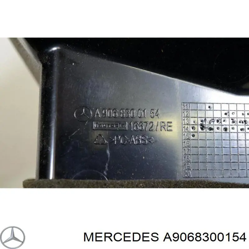 Kratka wentylacyjna kabiny na "torpedo" prawa Mercedes A9068300154