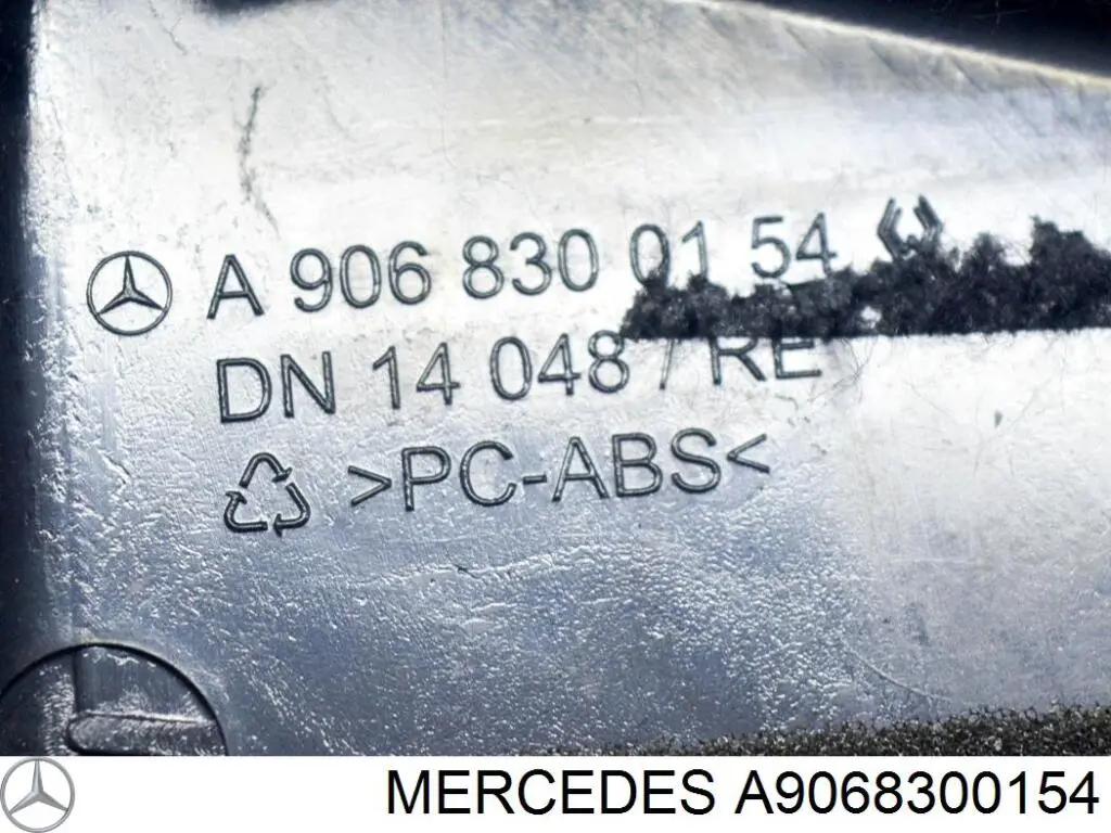 Kratka wentylacyjna kabiny na "torpedo" prawa A9068300154 Mercedes