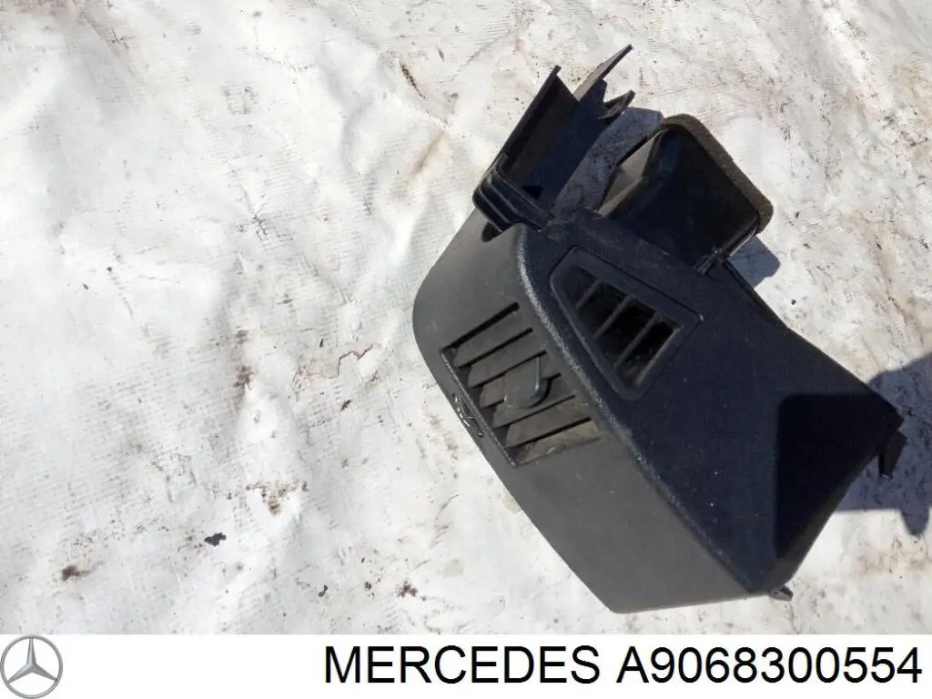A9068300554 Mercedes Kratka wentylacyjna kabiny na "torpedo" prawa