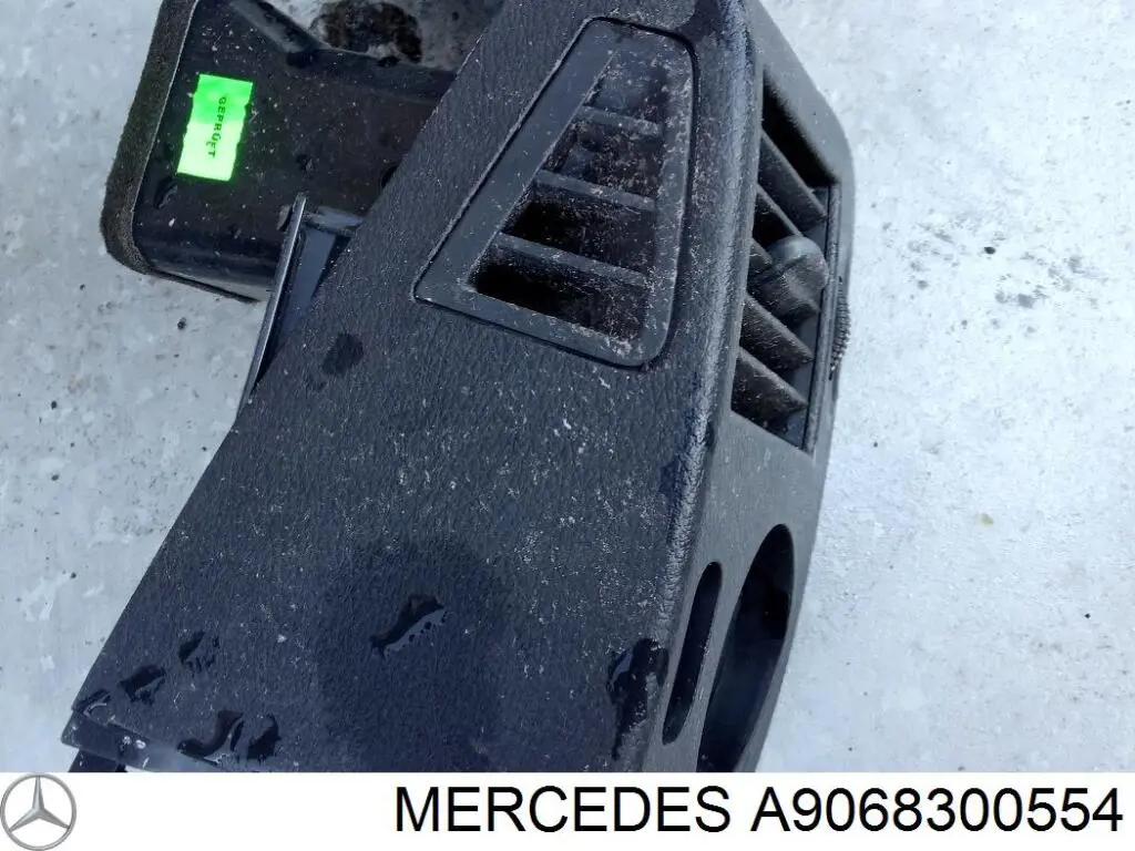 Kratka wentylacyjna kabiny na "torpedo" prawa Mercedes A9068300554 cena, od 42,56 USD