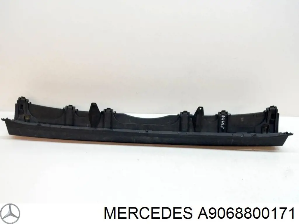 A9068800171 Mercedes Zderzak tylny, środkowa część