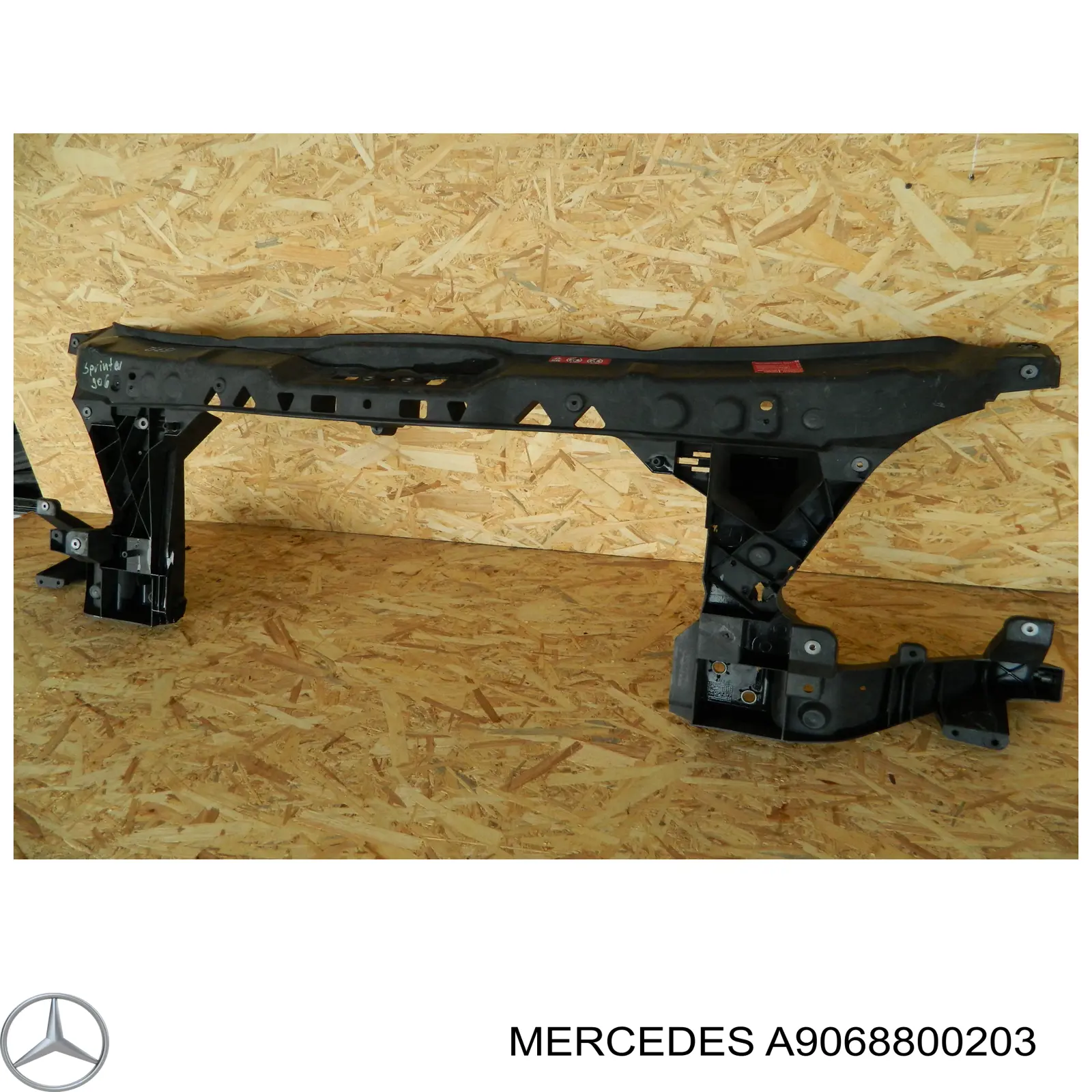 Osłona chłodnicy kompletna (panel mocowania reflektorów) Mercedes A9068800203 cena, od 161,26 USD