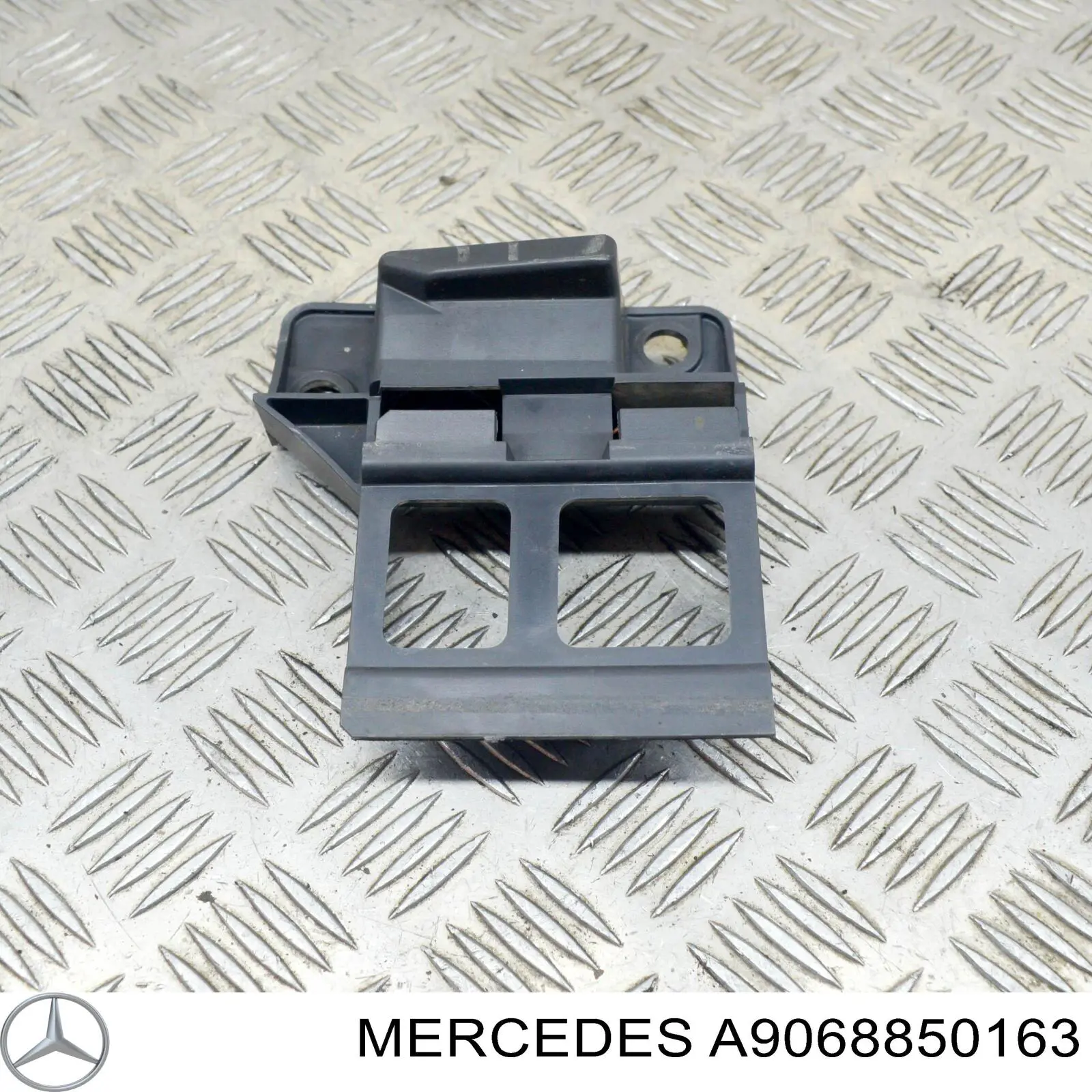 A9068850163 Mercedes Wspornik zderzaka przedniego lewy
