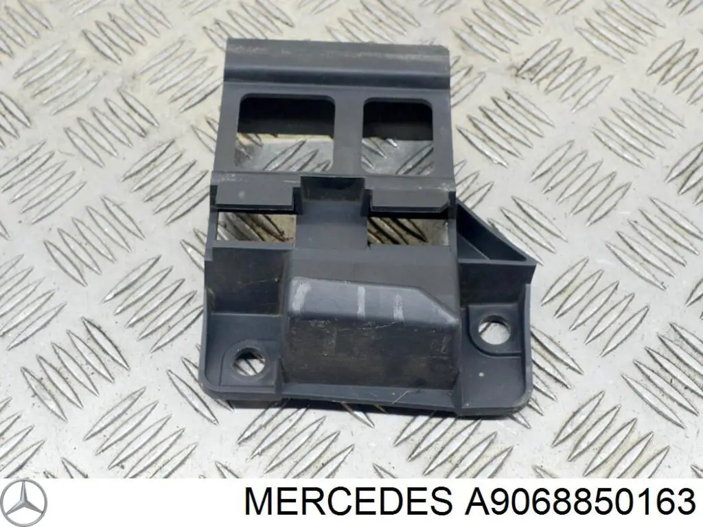 Do koszyka A9068850163 Mercedes Wspornik zderzaka przedniego lewy
