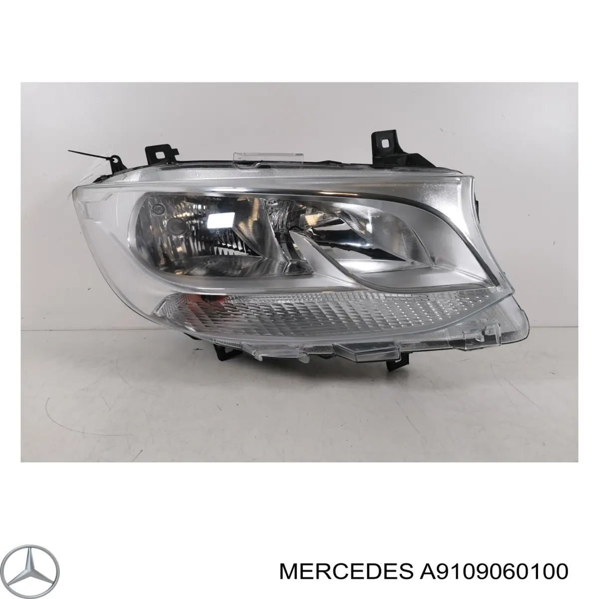 A9109060100 Mercedes Reflektor prawy