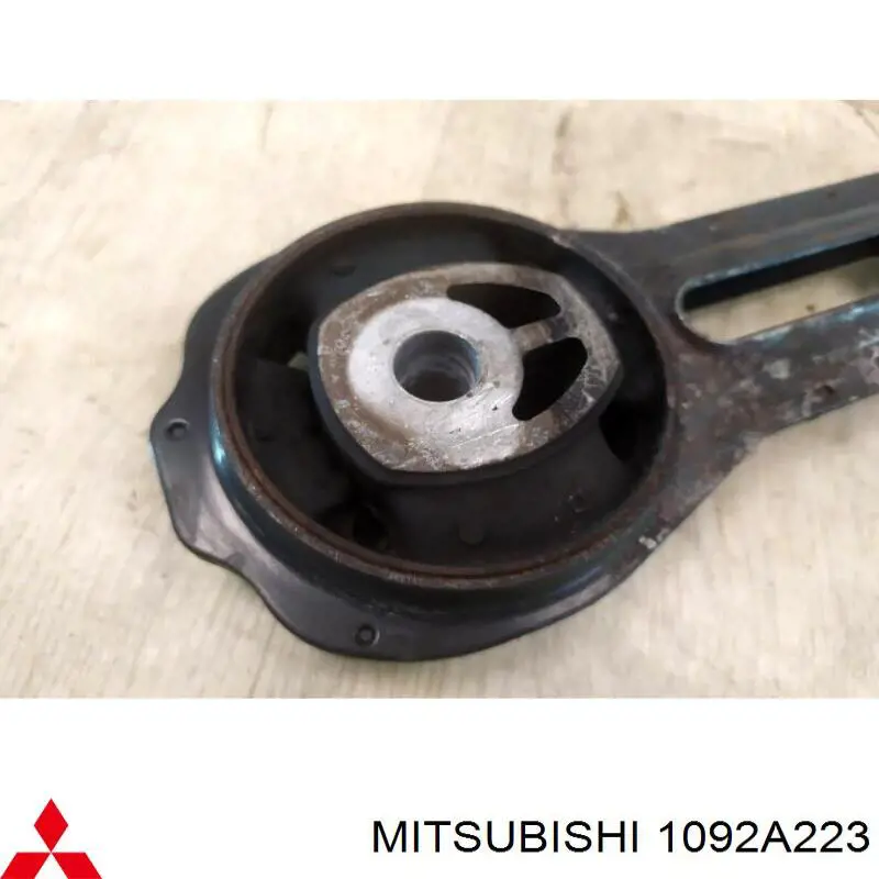 Do koszyka 1092A223 Mitsubishi Poduszka (podpora) silnika przednia