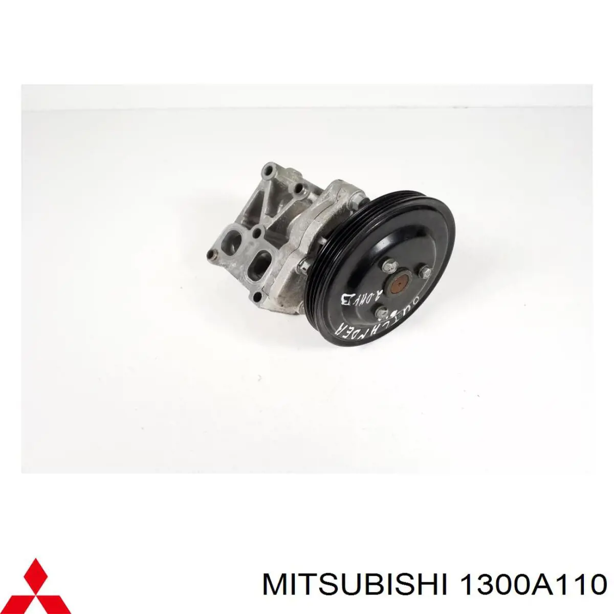 1300A110 Mitsubishi Pompa chłodząca wodna