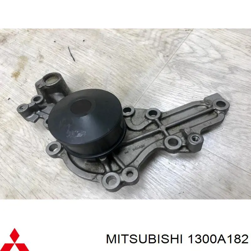 1300A182 Mitsubishi Pompa chłodząca wodna