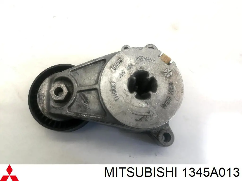 1345A013 Mitsubishi napinacz paska napędowego