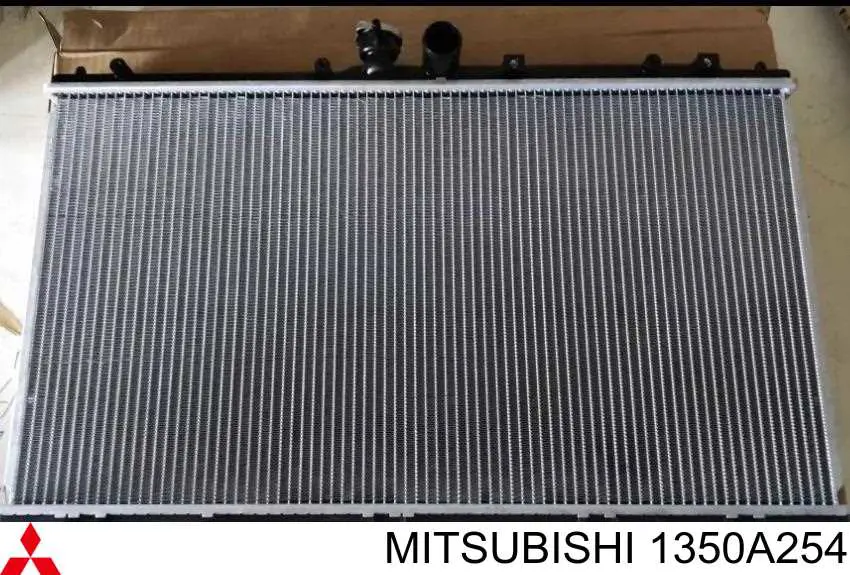 Chłodnica silnika Mitsubishi 1350A254 cena, od 98,20 USD