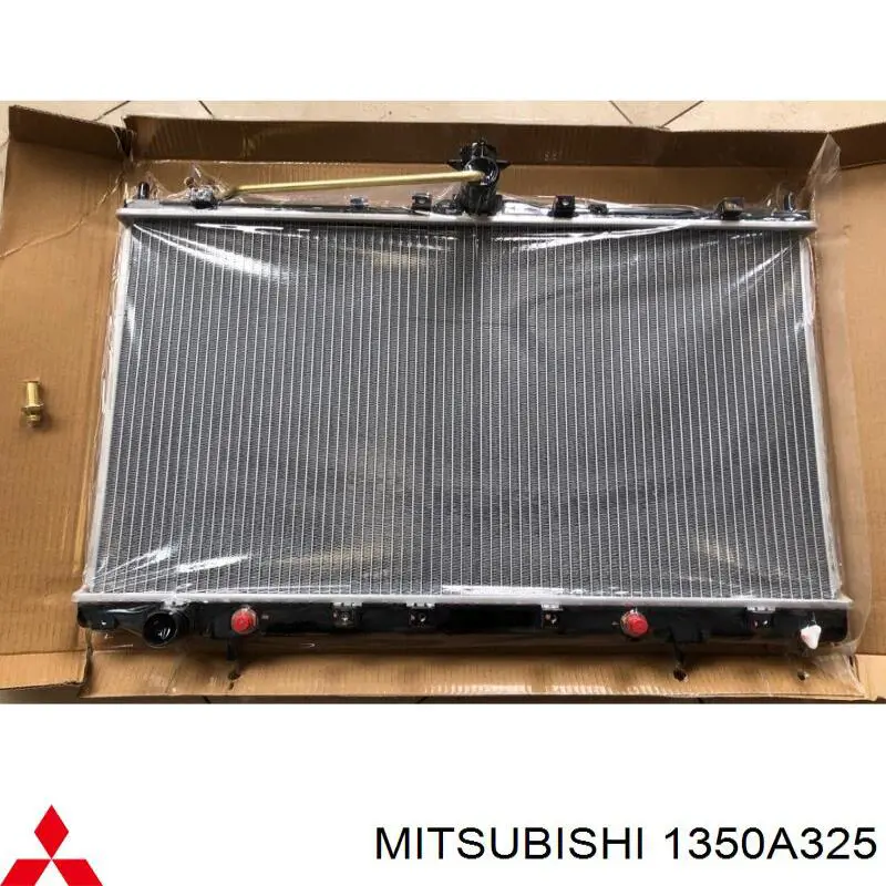1350A325 Mitsubishi Chłodnica silnika