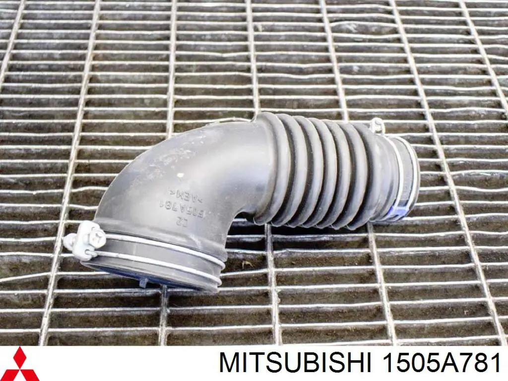 1505A781 Mitsubishi Króciec powietrza, wylot filtra powietrznego