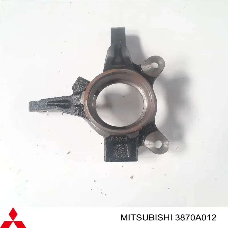 3870A012 Mitsubishi Czop (zwrotnica) przedni prawy