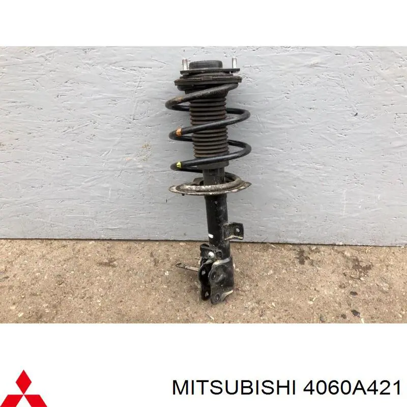 Amortyzator przedni lewy Mitsubishi 4060A421 cena, od 72,97 USD