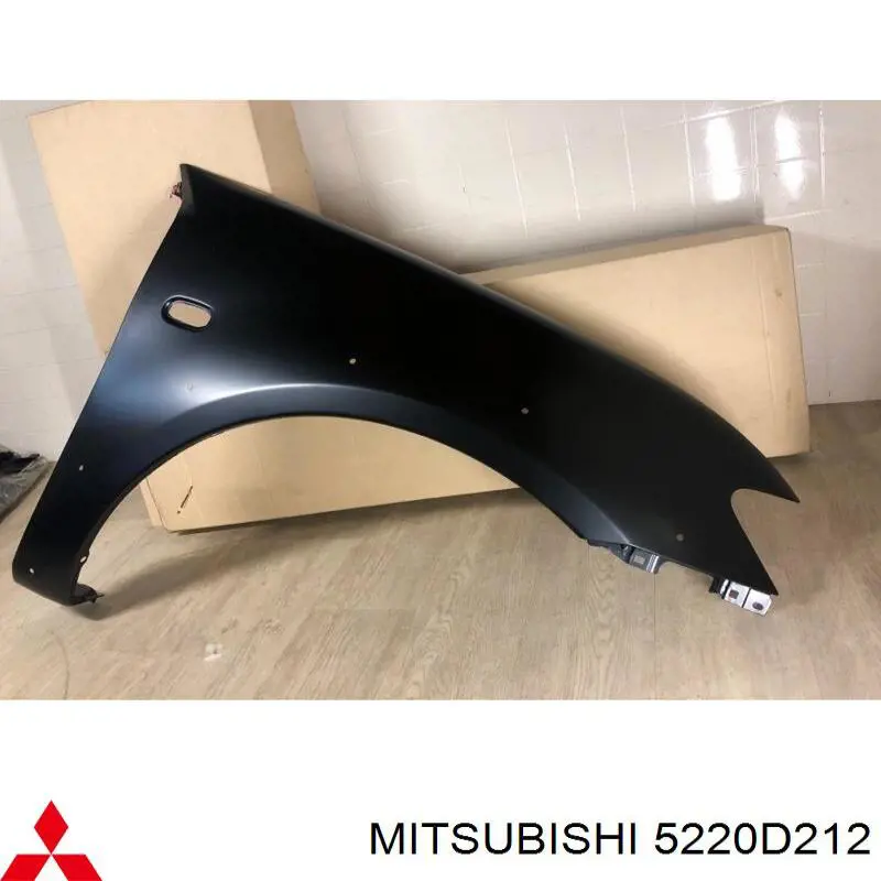 Do koszyka 5220D212 Mitsubishi Błotnik przedni prawy