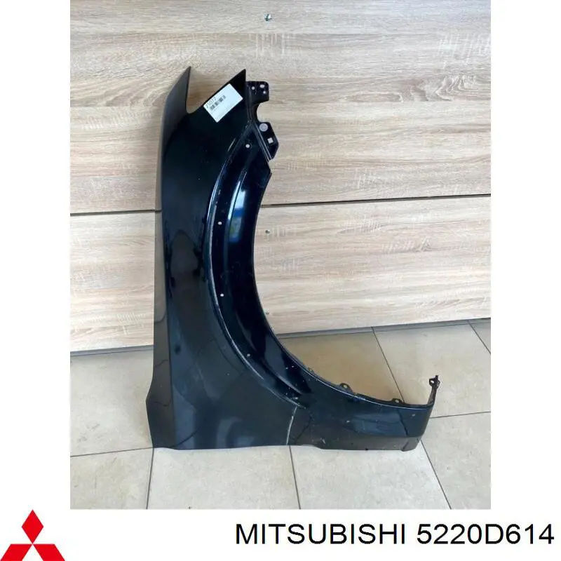 Do koszyka 5220D614 Mitsubishi Błotnik przedni prawy