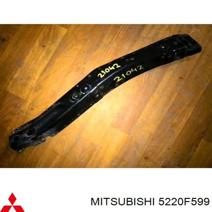 5220F599 Mitsubishi Wspornik przedniej belki
