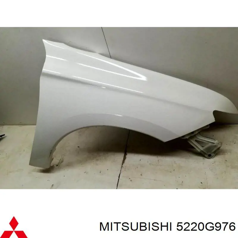 5220G976 Mitsubishi Błotnik przedni prawy