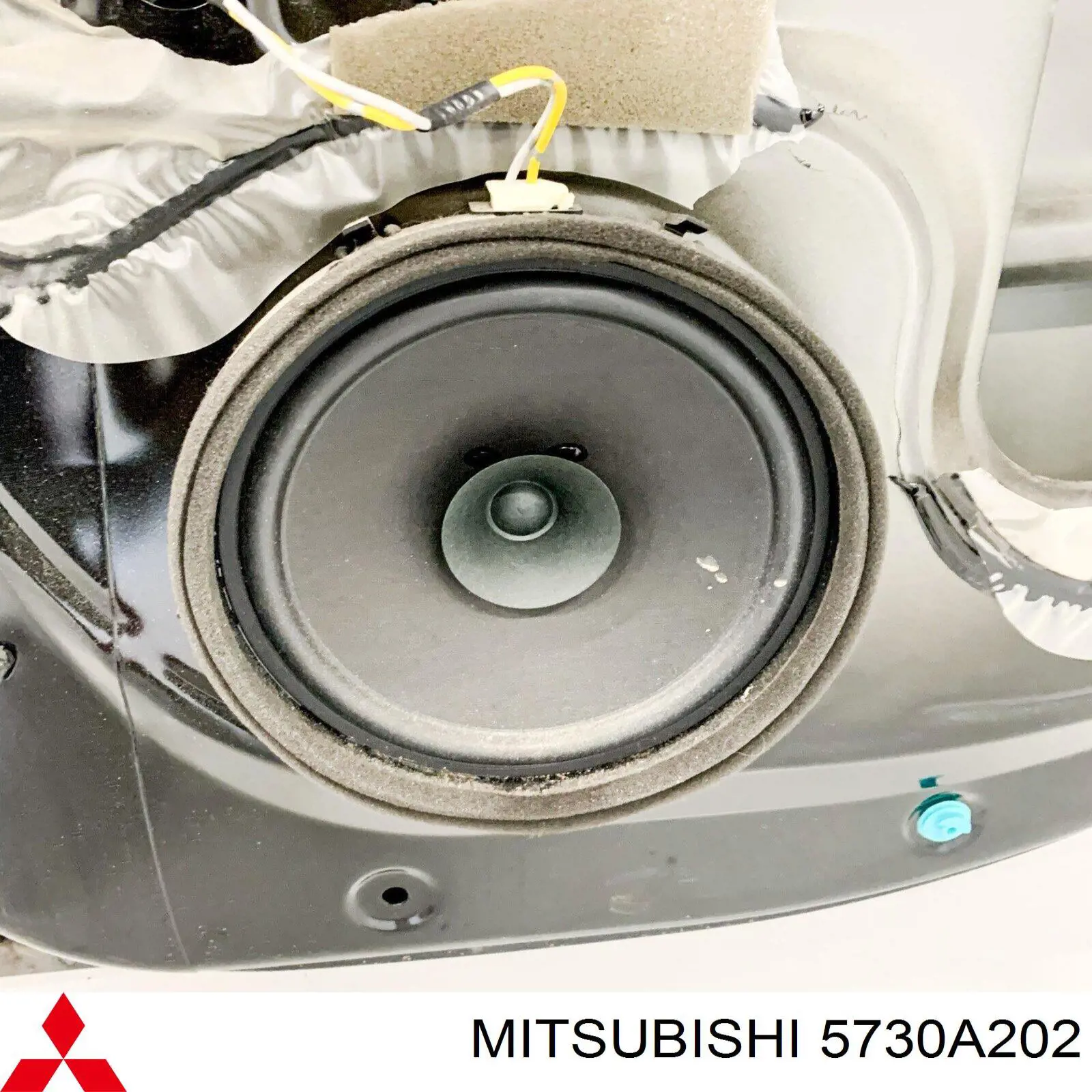 Drzwi tylne prawe Mitsubishi 5730A202 cena, od 570,36 USD