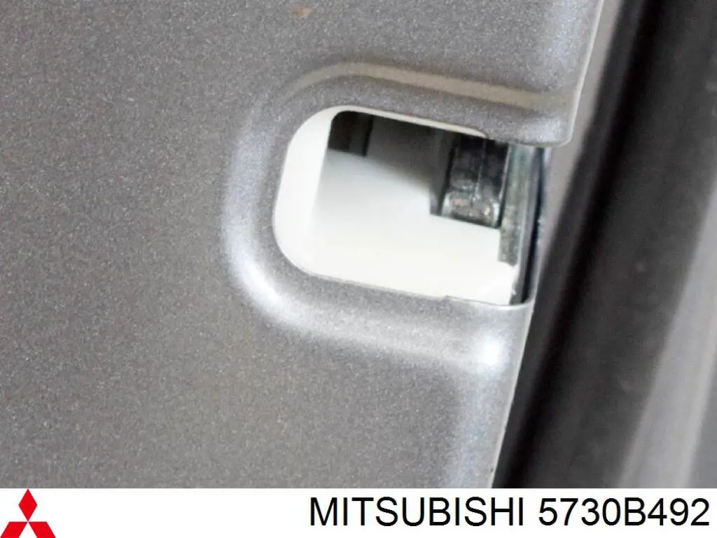 Drzwi tylne prawe Mitsubishi 5730B492 cena, od 369,63 USD