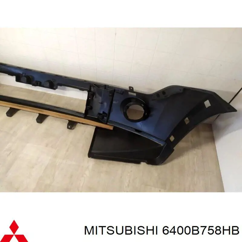 Do koszyka 6400B758HB Mitsubishi Zderzak przedni