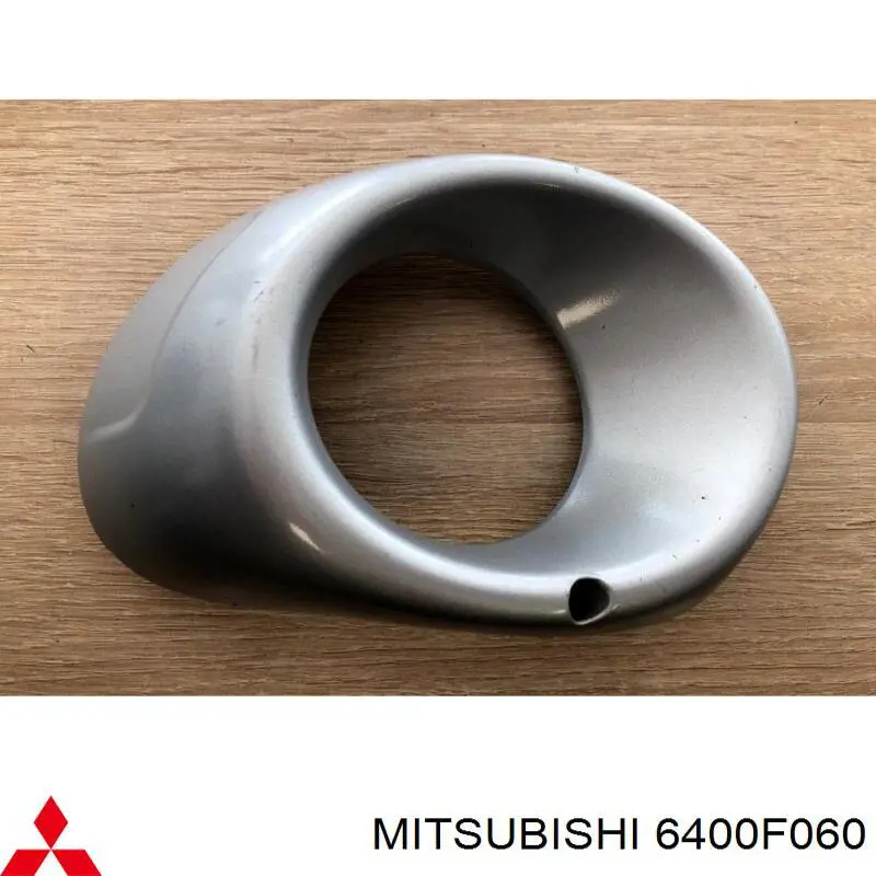 6400F060 Mitsubishi obrzeże lampy przeciwmgielnej prawej