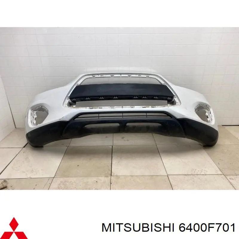 6400F701 Mitsubishi Zderzak przedni