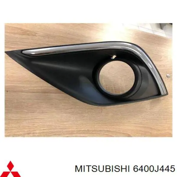 6400J445 Mitsubishi Obrzeże lampy przeciwmgielnej lewej