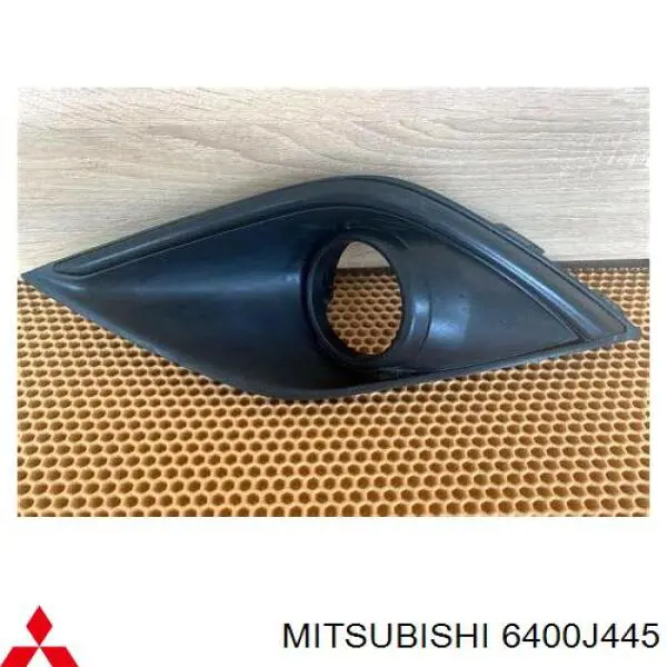 Do koszyka 6400J445 Mitsubishi Obrzeże lampy przeciwmgielnej lewej