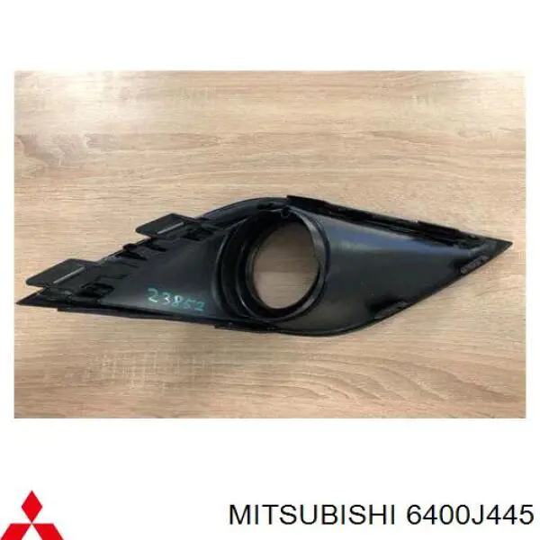Obrzeże lampy przeciwmgielnej lewej Mitsubishi 6400J445 cena, od 19,44 USD