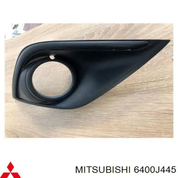 Do koszyka 6400J445 Mitsubishi Obrzeże lampy przeciwmgielnej lewej