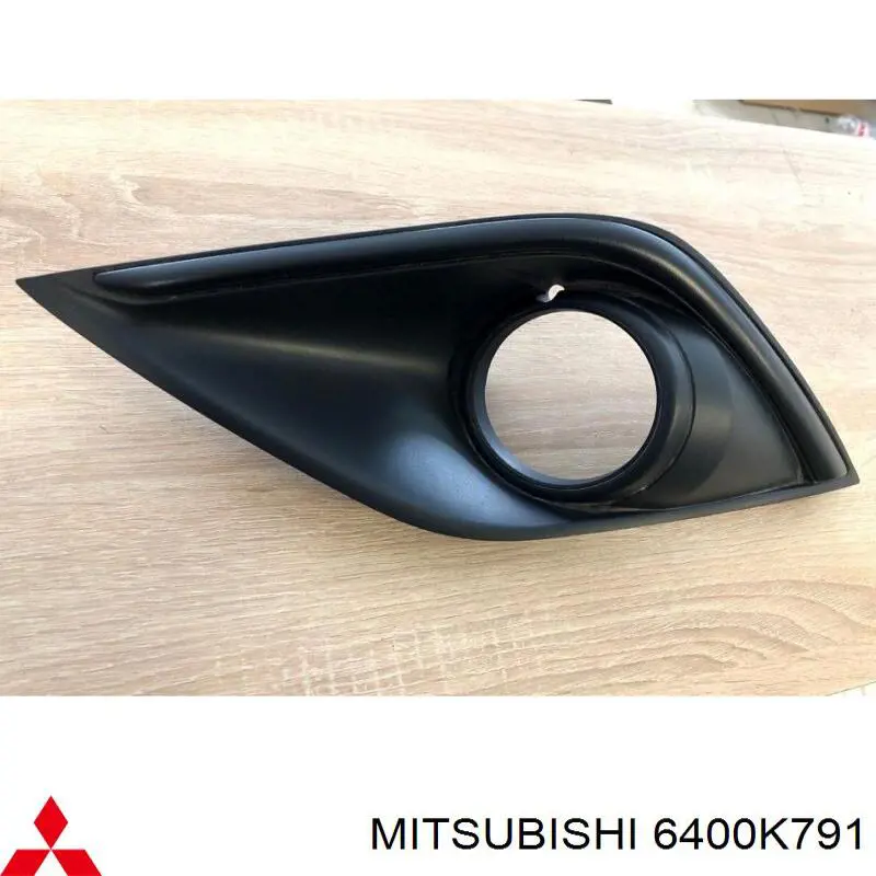 6400K791 Mitsubishi Obrzeże lampy przeciwmgielnej lewej