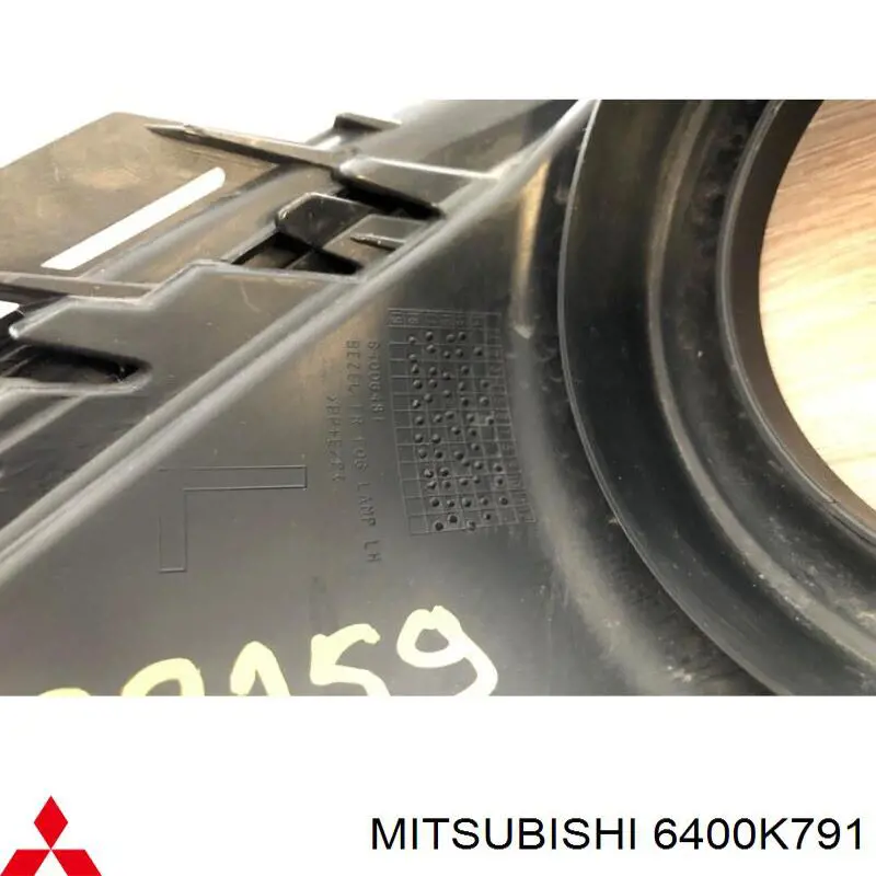 Do koszyka 6400K791 Mitsubishi Obrzeże lampy przeciwmgielnej lewej