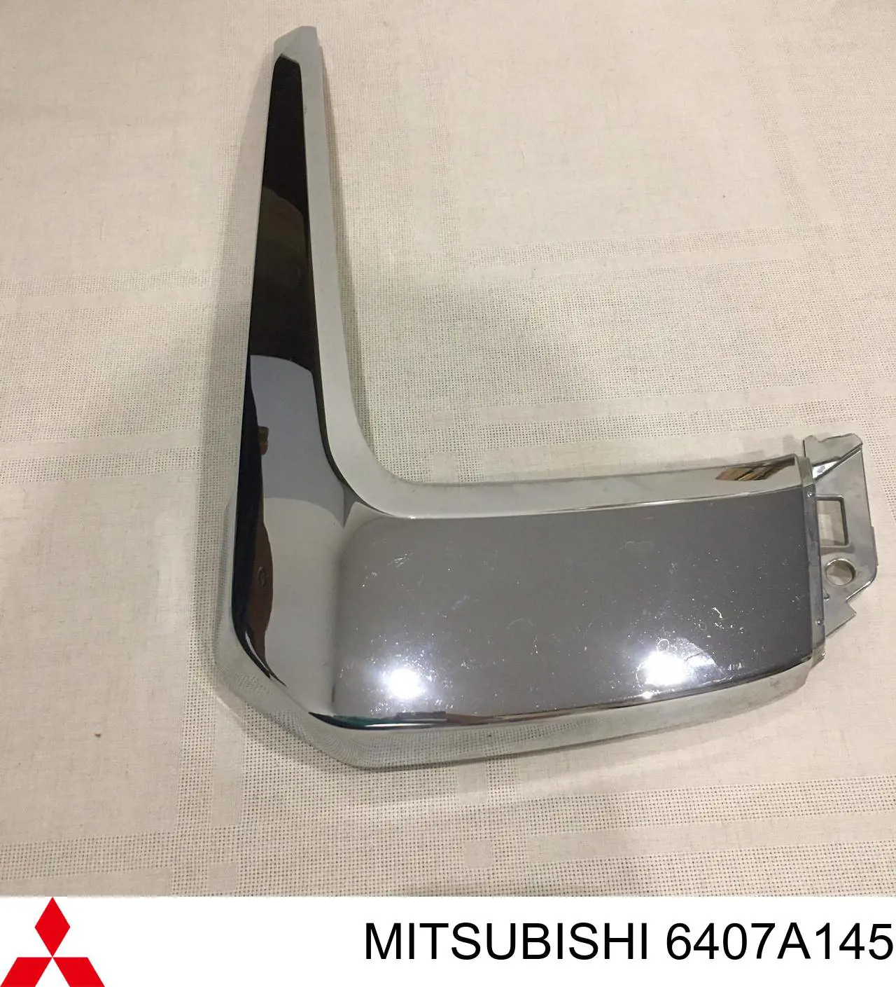 6407A145 Mitsubishi Listwa ochronna zderzaka przedniego lewa