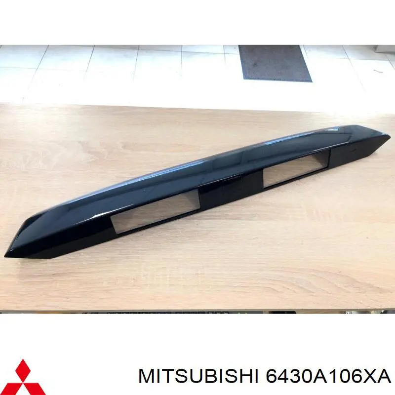 Do koszyka 6430A106XA Mitsubishi Obudowa lampki odświetlenia tablicy rejestracyjnej