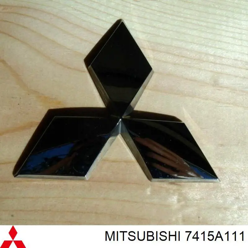 Emblemat na klapę bagaznika (znaczek firmowy) Mitsubishi 7415A111 cena, od 31,00 USD