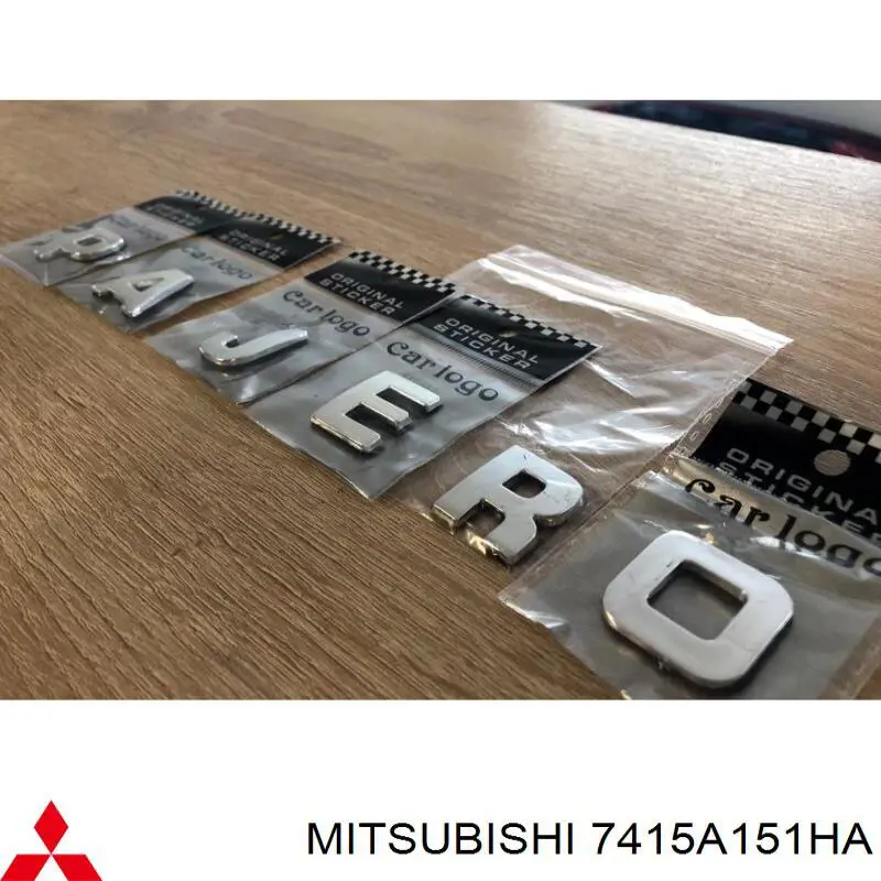Emblemat na klapę bagaznika (znaczek firmowy) do Mitsubishi Pajero IV LONG V90