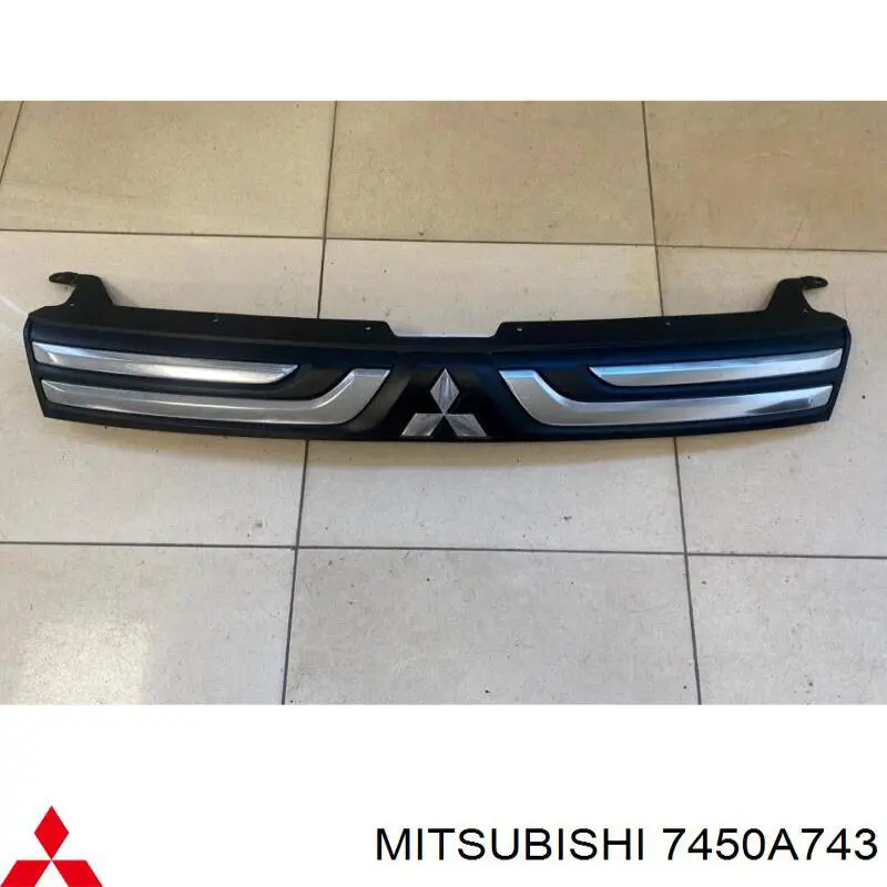 Atrapa chłodnicy Mitsubishi 7450A743 cena, od 89,85 USD