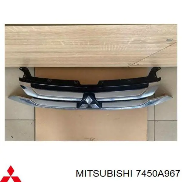  Atrapa chłodnicy Mitsubishi Outlander 3