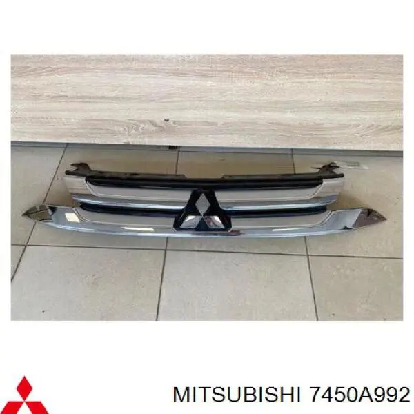 Atrapa chłodnicy Mitsubishi 7450A992 cena, od 92,05 USD