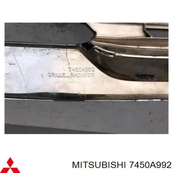 Do koszyka 7450A992 Mitsubishi Atrapa chłodnicy